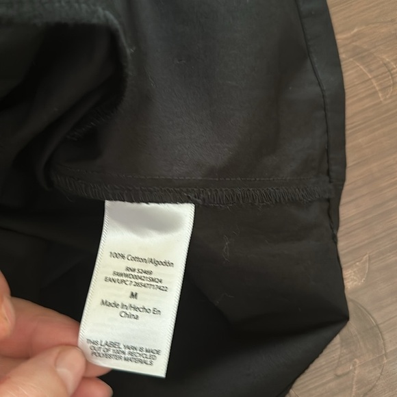 Elegant Black Sleeveless Dress - Picture 9 of 10